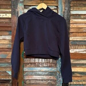 NAVY BLUE! Alphalete Athletics Identity Cropped Hoodie Navy Blue small